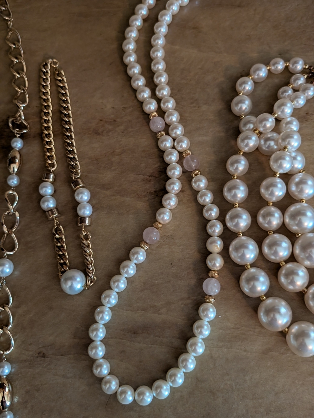 Vintage Set Of Four Costume Pearl Necklaces And Chokers - Picture 3 of 7